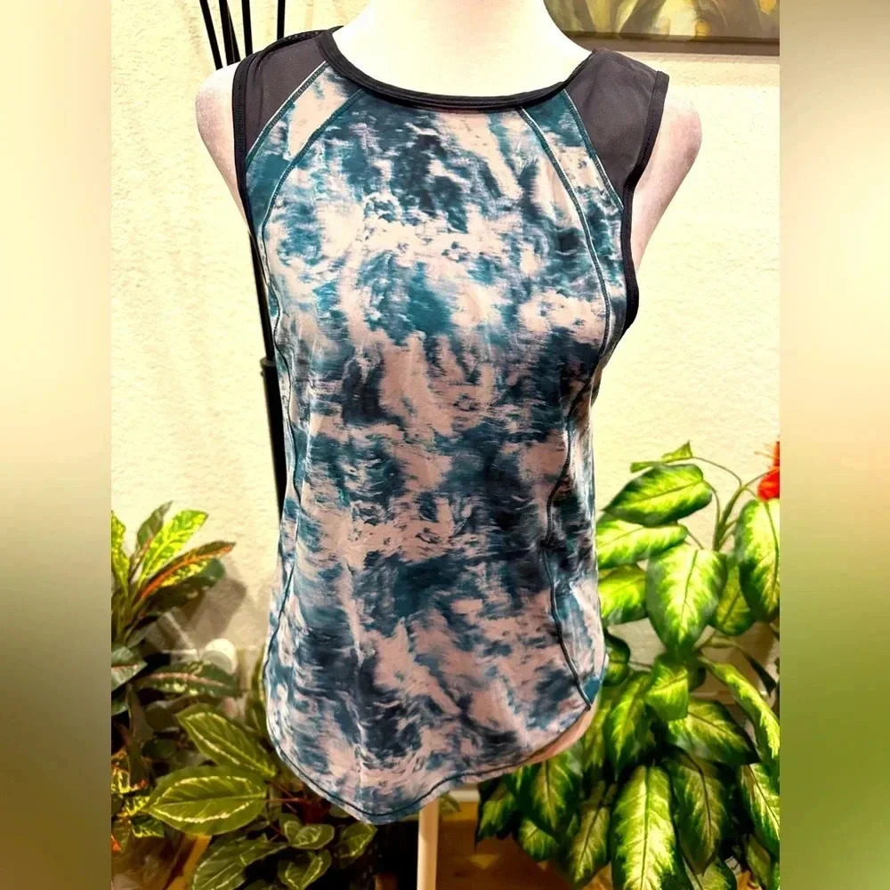 Lululemon athletica tank tops size 6
